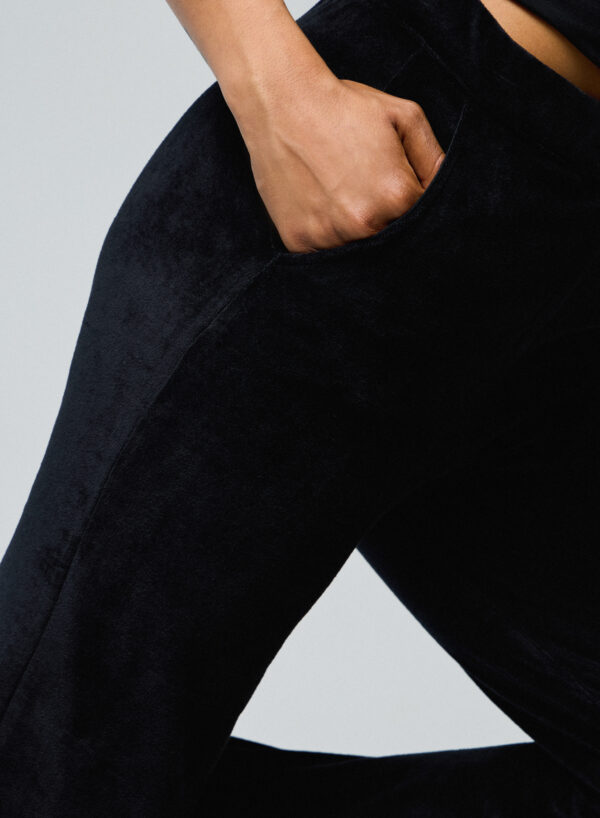Majestic Filatures | Pantalon classique droit en velours - Image 2