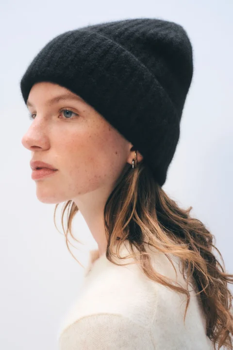 White & Warren | Cashmere Luxe Ribbed Beanie Black