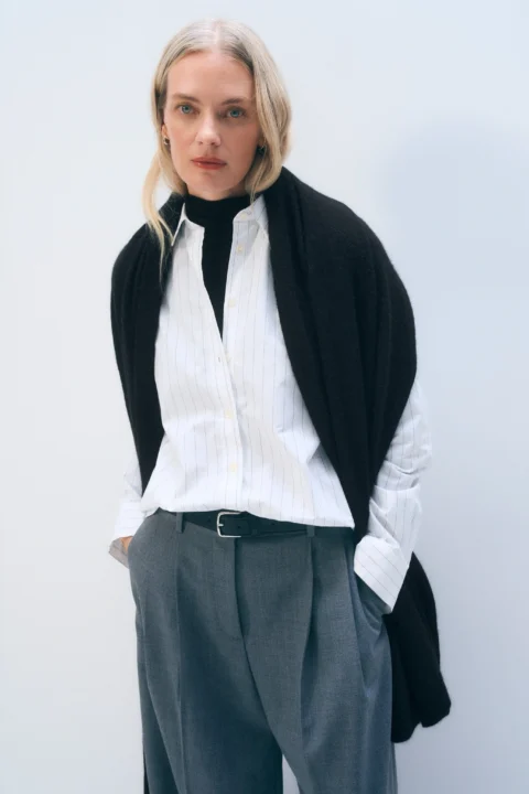 White & Warren | Écharpe de voyage en cachemire noire