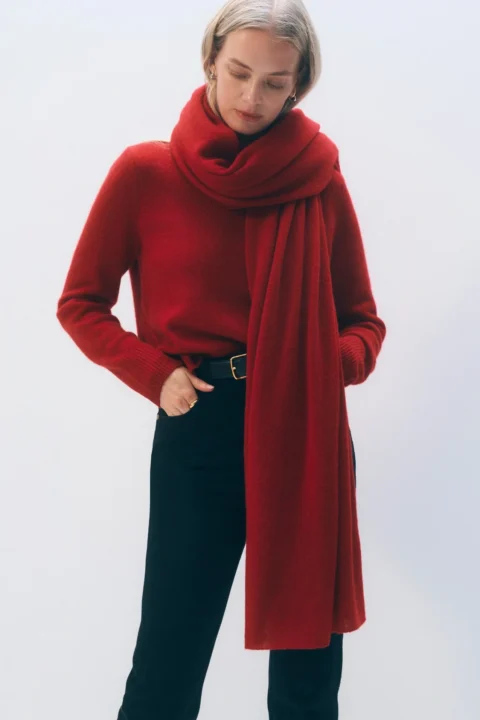 White & Warren | Écharpe de voyage en cachemire rouge carmin