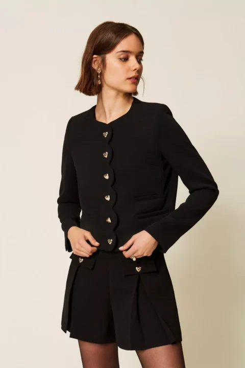 Twinset | Veste en crêpe à boutons en forme de cœur – noire